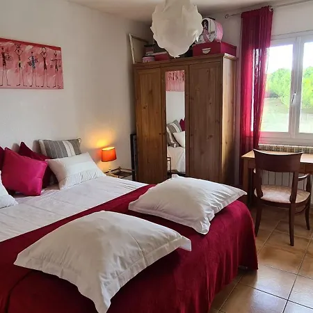 Villa Climatisée Calme Et Lumineuse Avec Un Jardin Verdoyant Piscine Un Terrain De Tennis